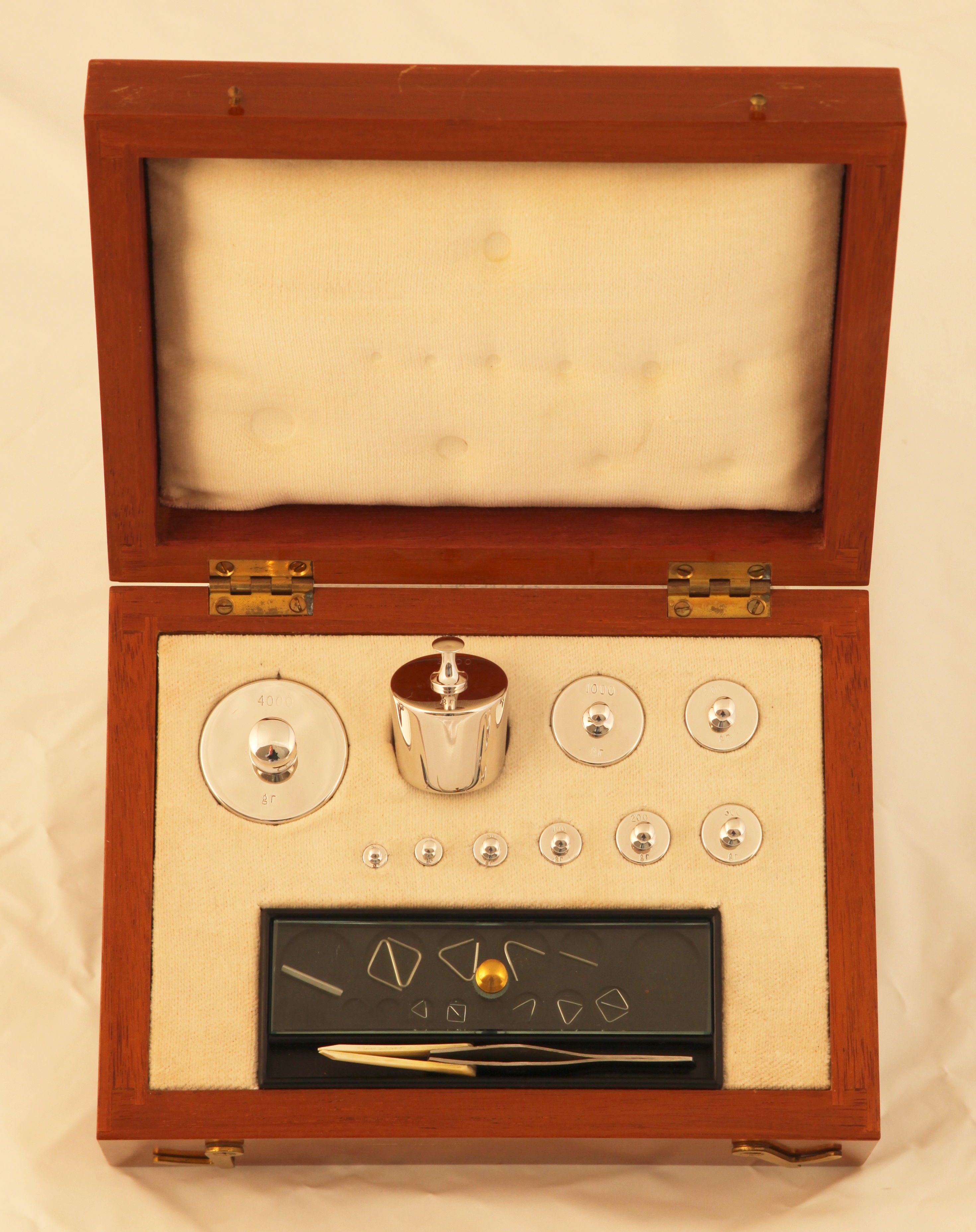 Another imperial weight set, 4000 grains down to 1 grain, in a nice mahogany box with white cloth lining.